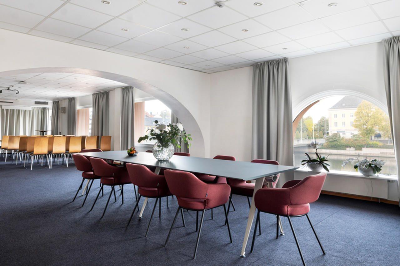 Elite Grand Hotel 4*